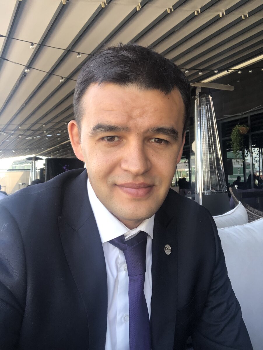 Это фото сделано во время совместного обеда с предпринимателями