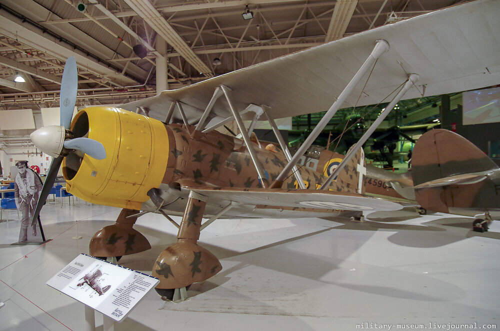 1. Итальянский биплан Fiat CR.42 "Falco"