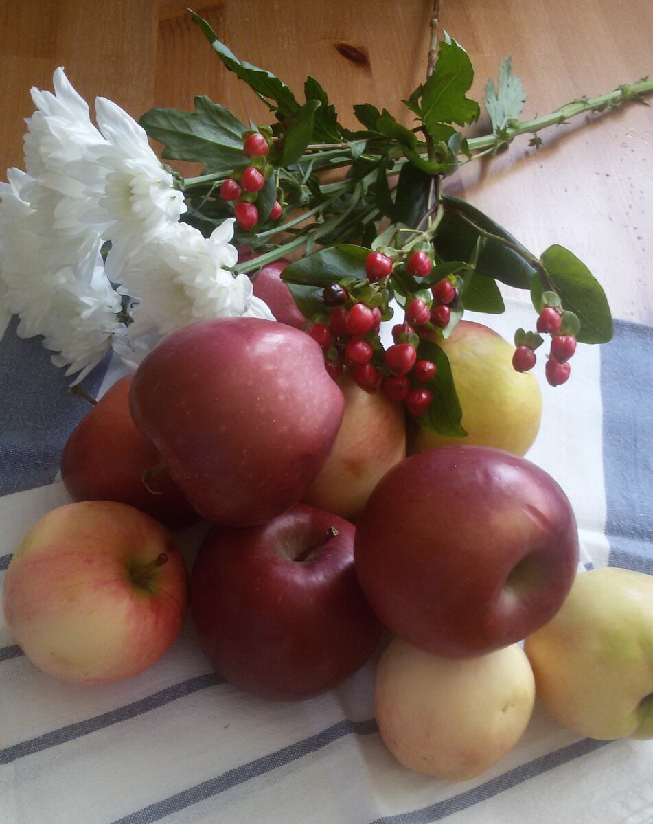 Ранетки с кулак :)