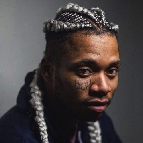 % реперов которые решились набить себе тату на лице. 

Темнокожий репер оставил след в русском репе, его знают миллионы. Тату на лице Жак Энтони означает "игра". Перевернутая означает что он перевернул игру. 