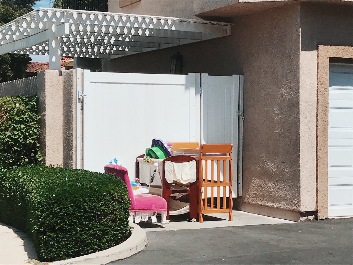 Через пару часов все это увез мексиканец с сыном