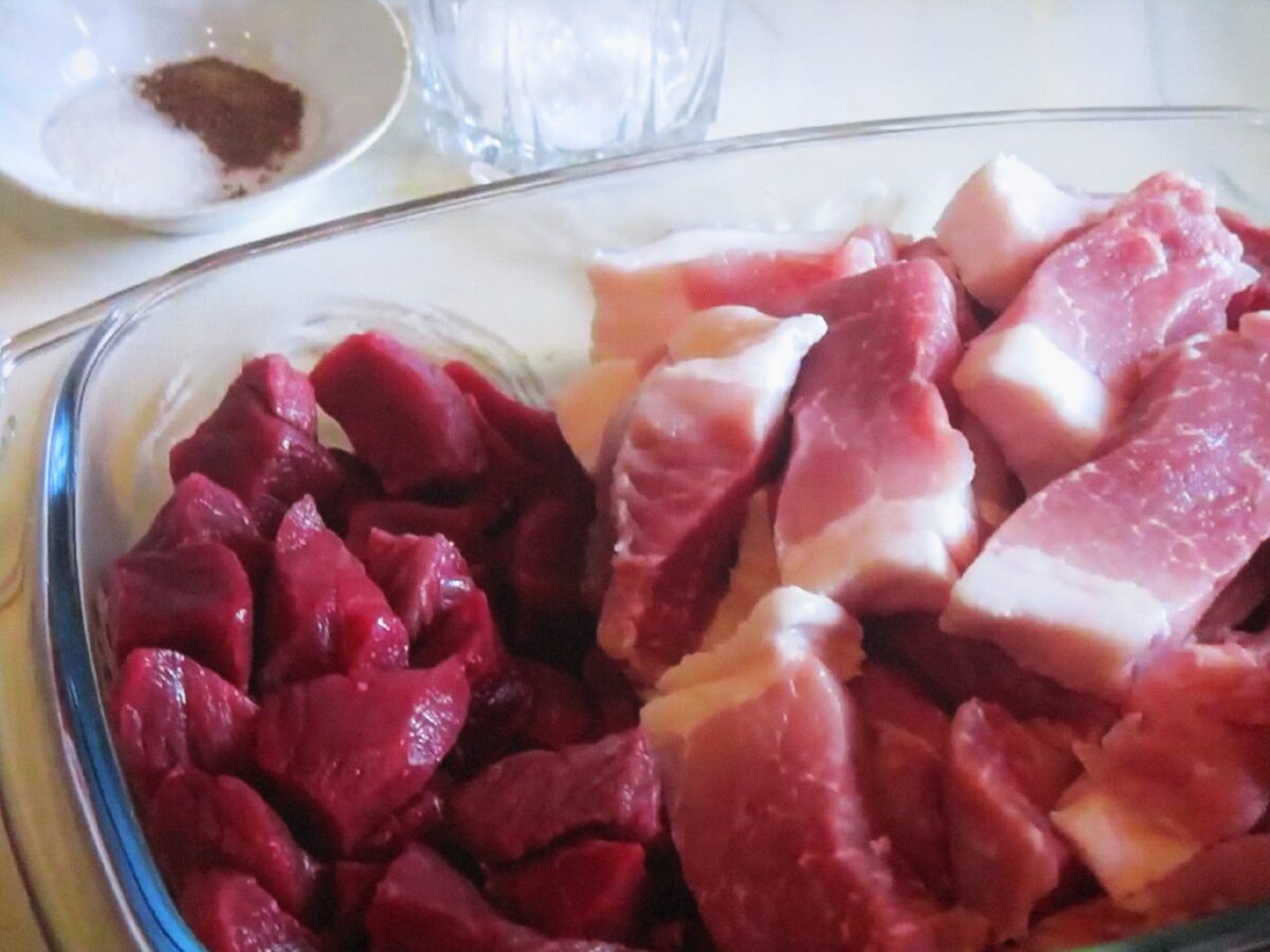 Мясо говядины и свинины берем 1:3 