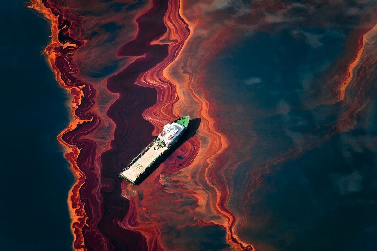 Нефть в воде картинки