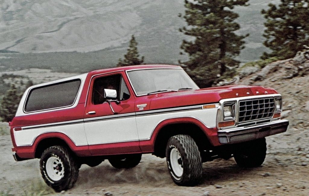 II поколение, 1978–1979, 2 модификации:V8 5.8 и V8 6.6.   