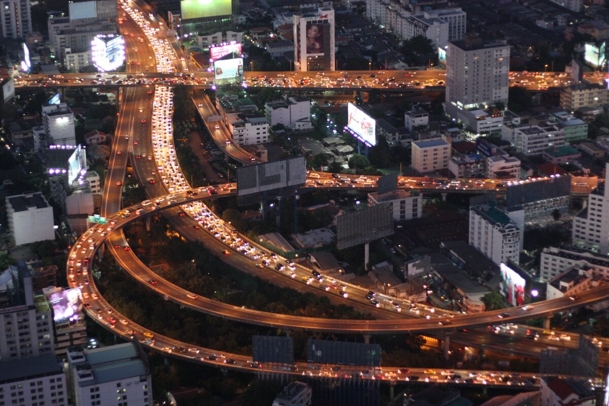 Вечерний мегаполис, вид с небоскреба