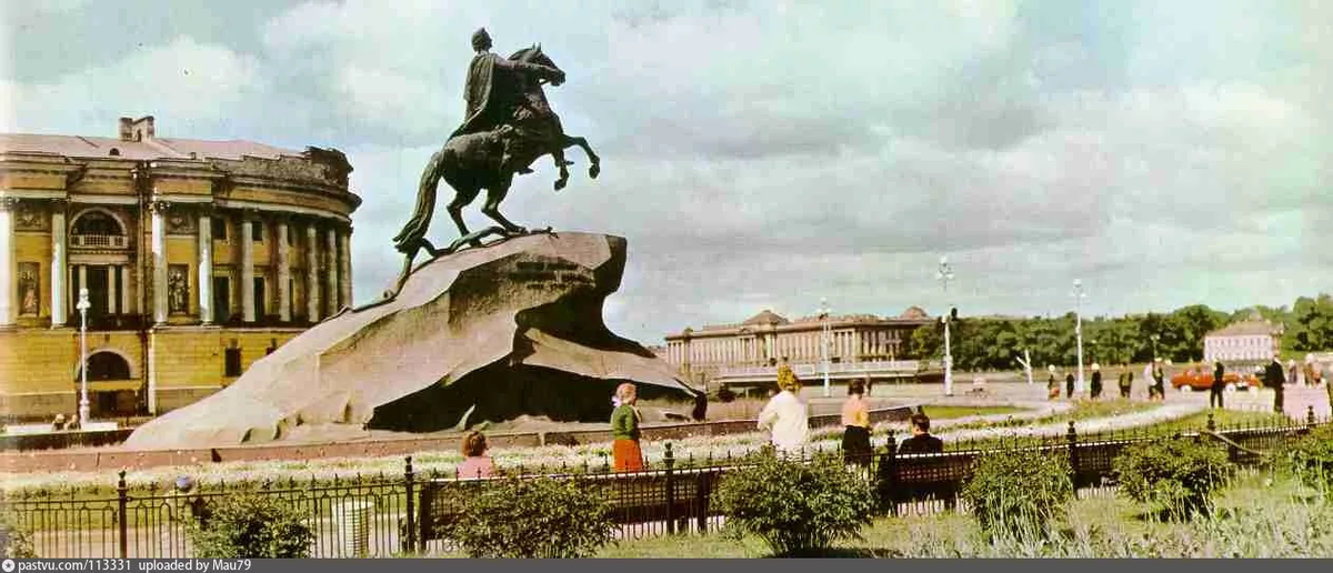 Памятники Ленинграда медный всадник. Памятник Петру 1 в Петербурге. Медный всадник площадь Декабристов в Санкт-Петербурге. Фальконе медный всадник.