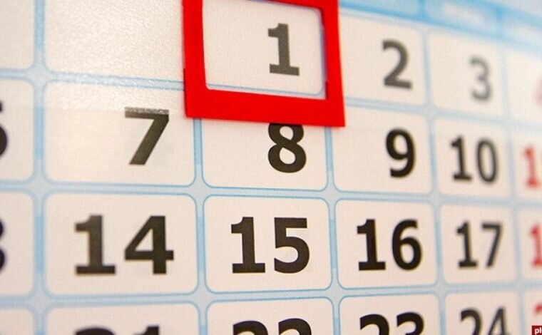 С 1 января 2020 года начали  действовать изменения в законах, которые касаются пенсионеров и работающих, матерей, покупателей онлайн магазинов. 
