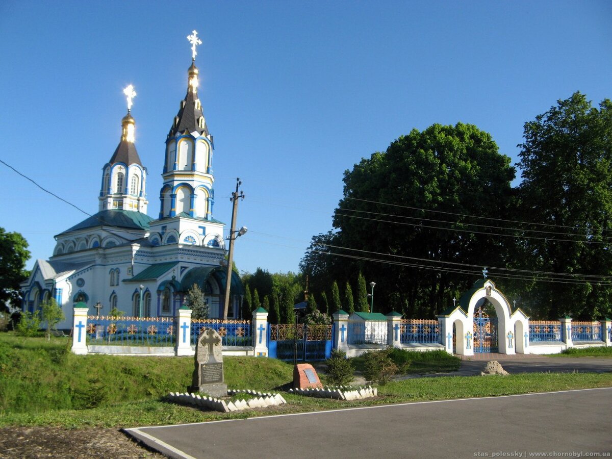 Город Чернобыль: современные фото. Рабочие магазины и гостиницы