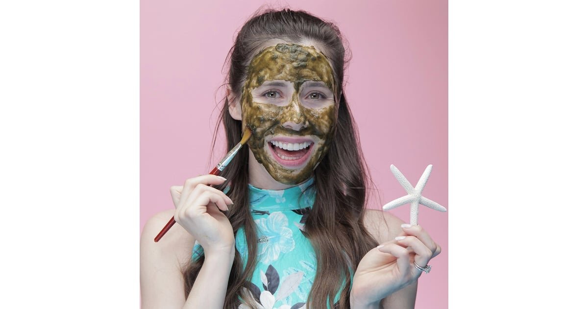 Маску также нанести на шею и зону декольте. Фото из открытых источников