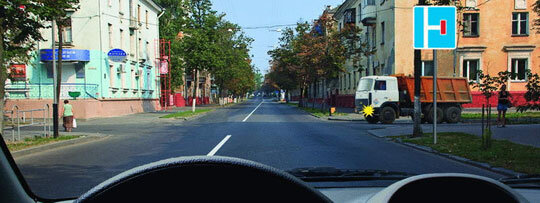 Женщину-пешехода можно не брать в расчет при ответе на вопрос))