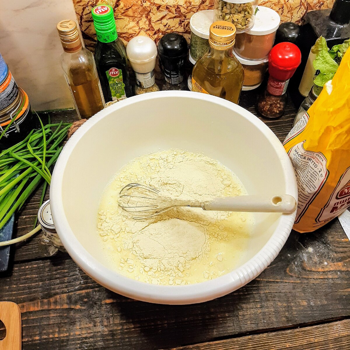 Сырные блинчики с зелёным луком. Простой рецепт, вкусного завтрака.