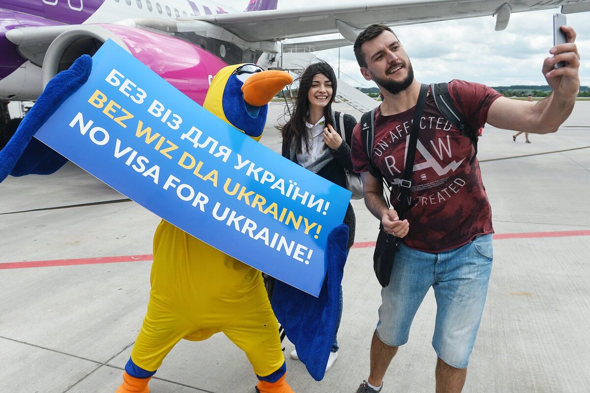 Украинцы массово едут на заработки в Европу