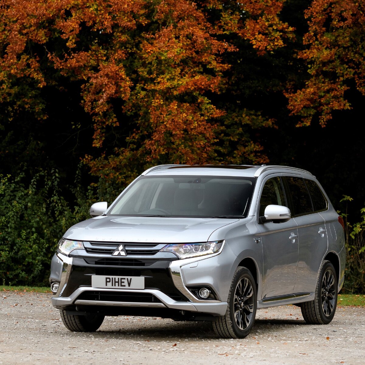 Outlander 2020. Mitsubishi Outlander 2020. Ленд Ровер Аутлендер 2020. Аутлендер 2020 характеристики. Митсубиси Аутлендер 2020 фото.