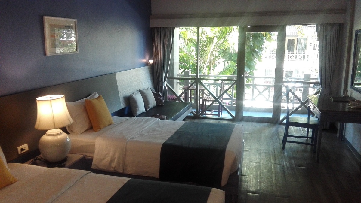 Улучшенный стандартный номер больше стандартного и имеет балкон.