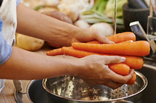 Фото взято с сайта https://health.clevelandclinic.org/can-eating-too-many-carrots-turn-your-skin-orange/