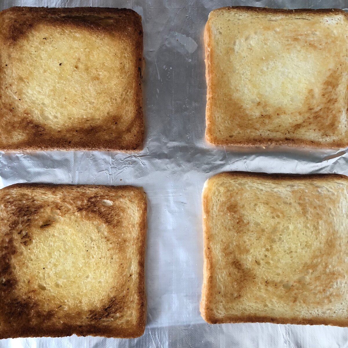 Тут видна разница:слева обжаренные на более высокое температуре, справа - на низкой. правый вариант мне больше нравится.