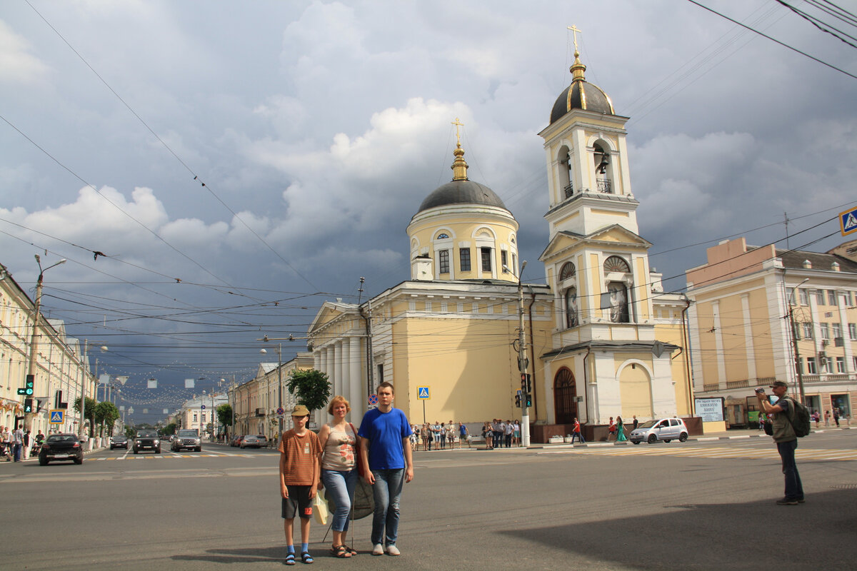 Вот он - самый центр! Пересечение улицы Советской и Тверского проспекта.