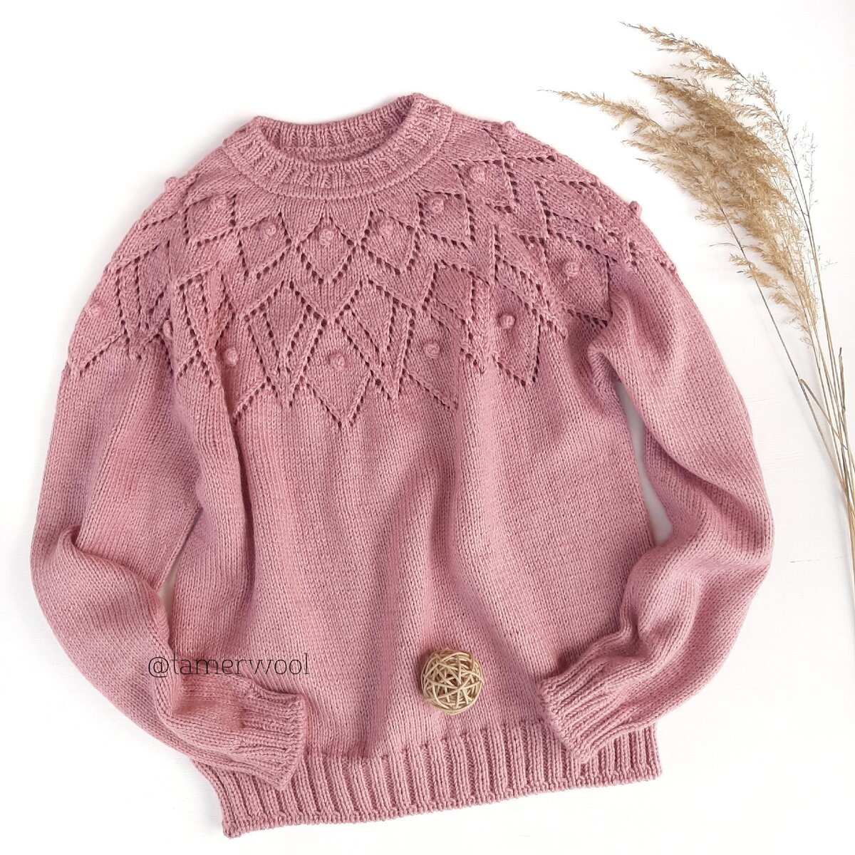 Свитер связан по описанию.