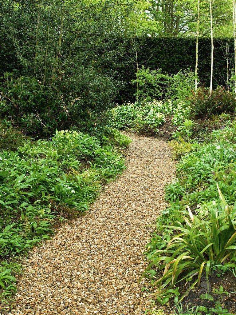 Обогащенная ПГС лучше подойдет для обустройства верхнего слоя дорожки