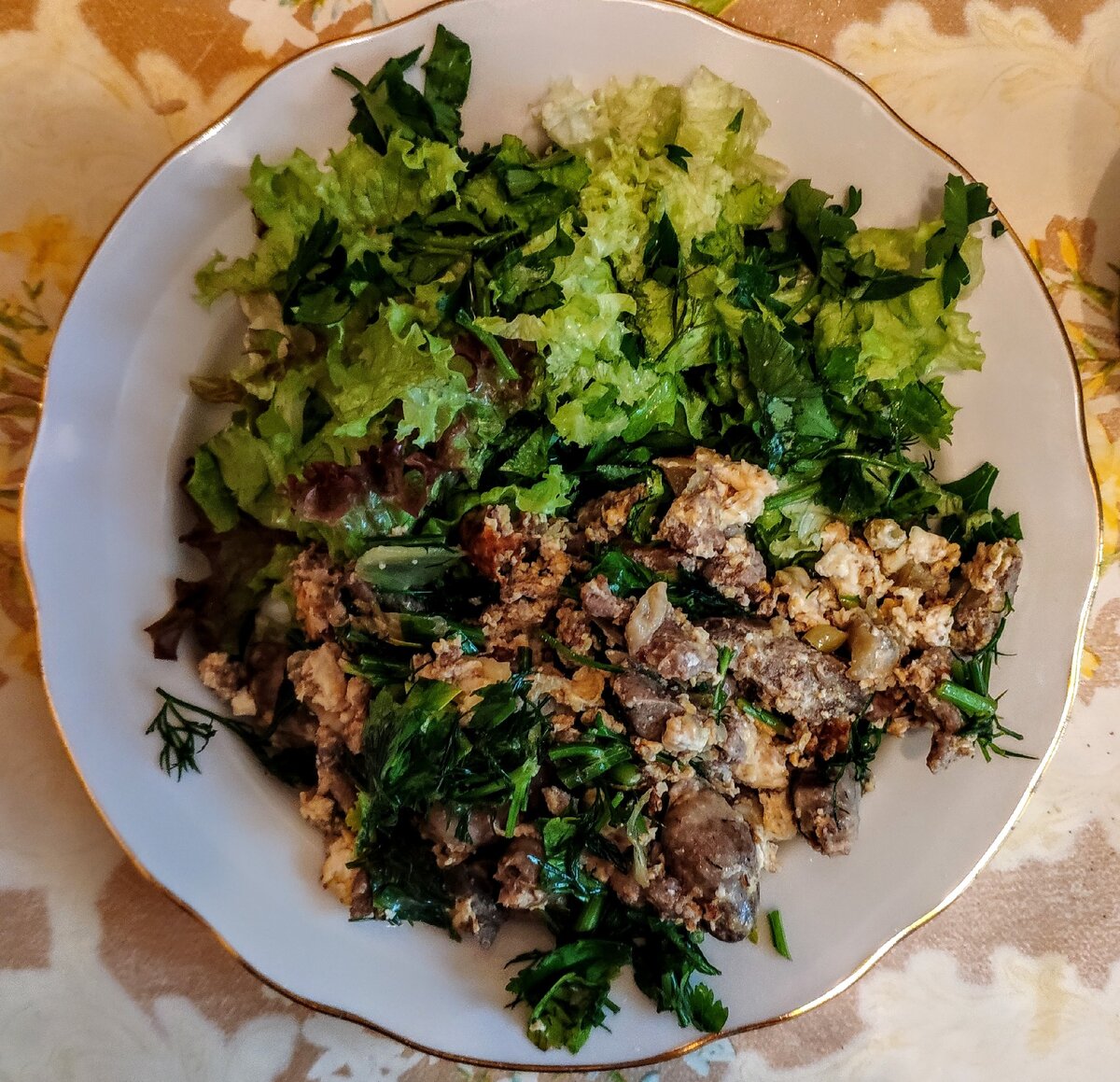 Мои фотки поражают изысканностью и разнообразием, я знаю))) Сегодня еще бабушкина клеенка для пущего эффекту)