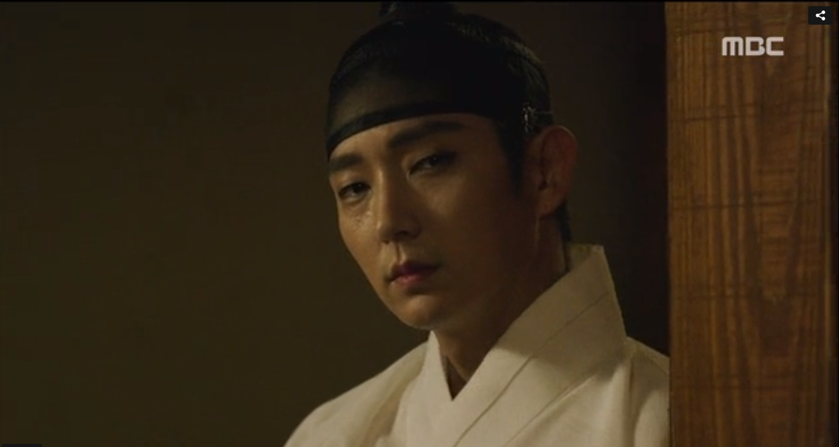 Ай, как нехорошо за девушками подглядывать...