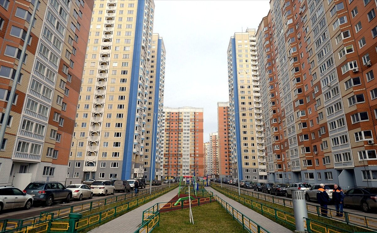 Дешевые районы Москвы стремительно обрастают домами-человейниками