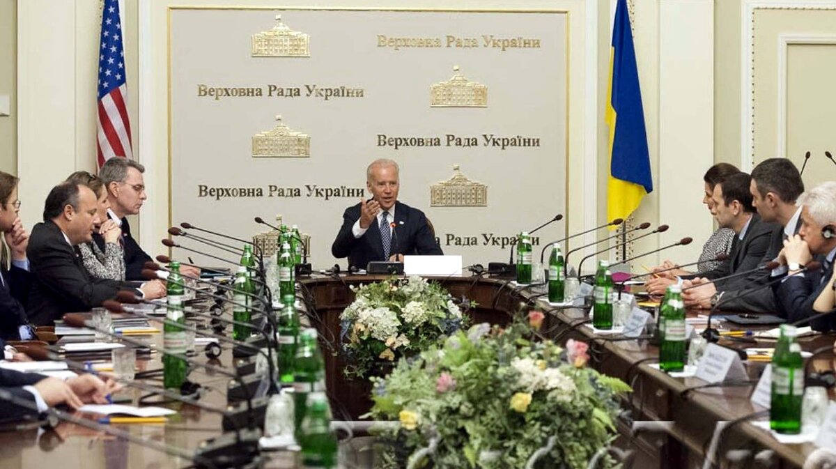 Байден в кресле президента украины