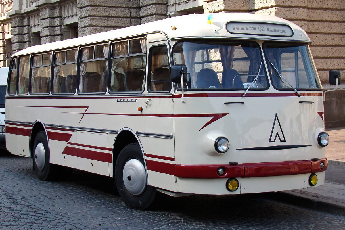 Старинные автобусы красивые