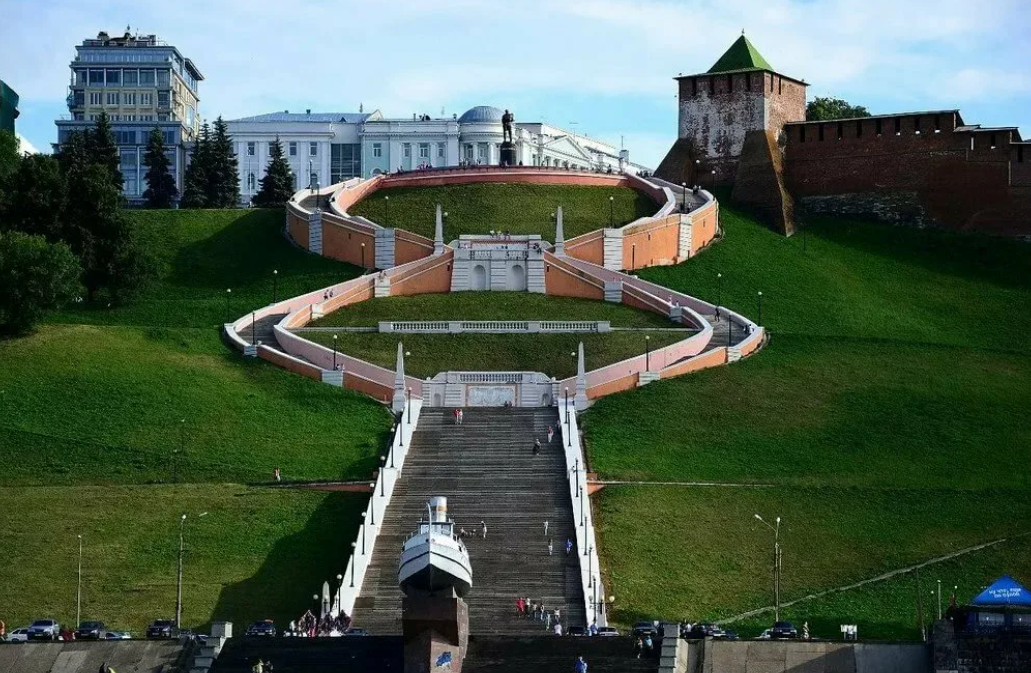 Места которые стоит посетить в нижнем новгороде. Нижегородский Кремль Чкаловская лестница. Чкаловская лестница Нижний Новгород. Чкаловская лестница Великий Новгород. Памятник Чкаловская лестница в Нижнем Новгороде.