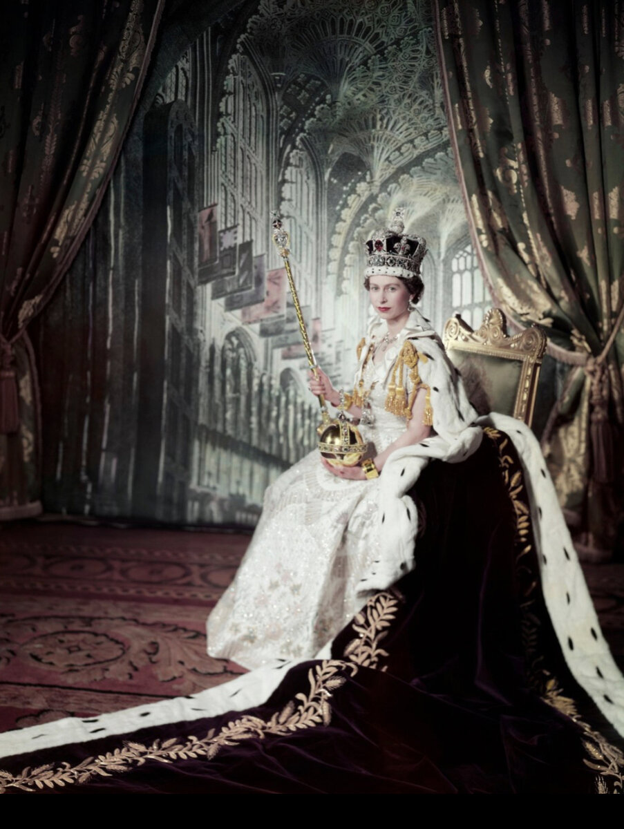 первое коронационное фото королевы Елизаветы 2 июня 1953 года…
