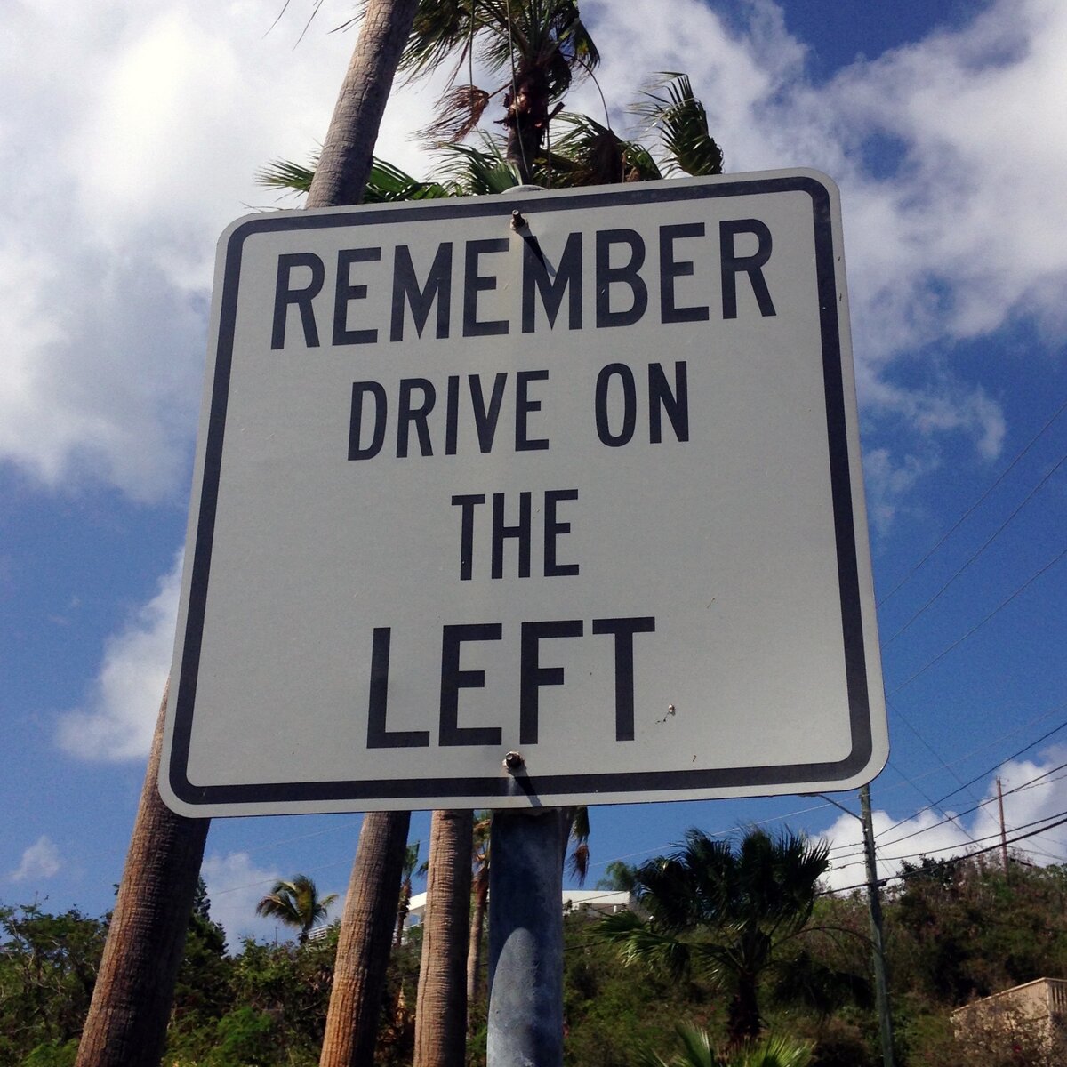 Знак на the U.S. Virgin Islands. Фото с https://thatmattwade.medium.com/