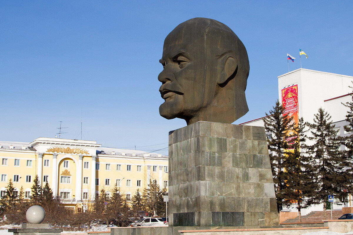 Памятник голова. Площадь советов Улан-Удэ. Улан-Удэ площадь площадь советов-. Бурятия памятник Ленину Улан Удэ. Памятник голова Ленина в Улан-Удэ Республика Бурятия.