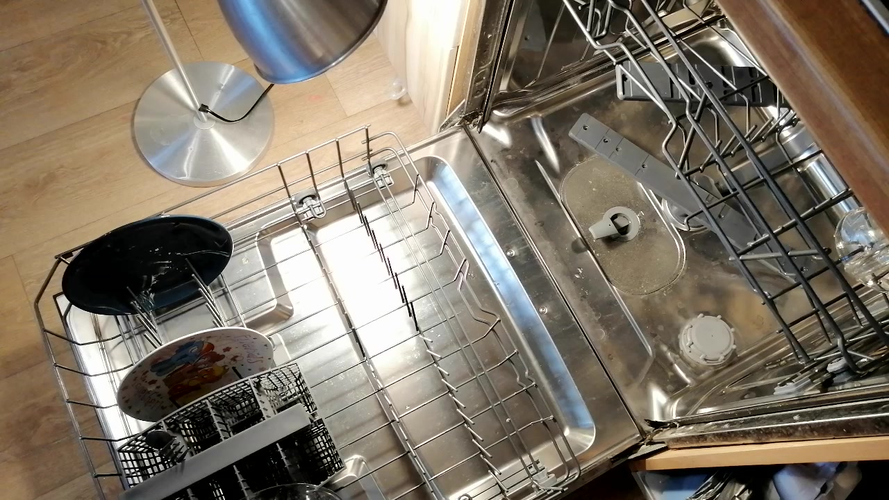 Плохо моет посудомоечная