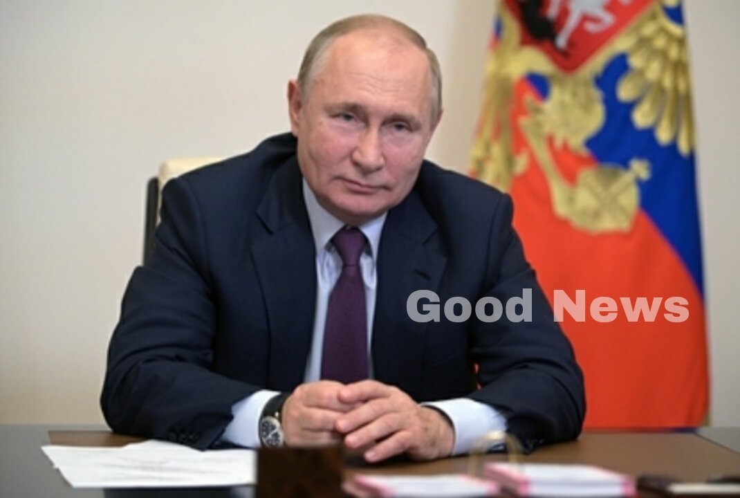 Президент России Владимир Путин не исключил дополнительные меры поддержки граждан, прежде всего семей с детьми, передает ТАСС