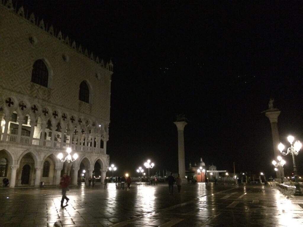 Вот это фото (собственность автора) неплохо передаёт атмосферу фильма 