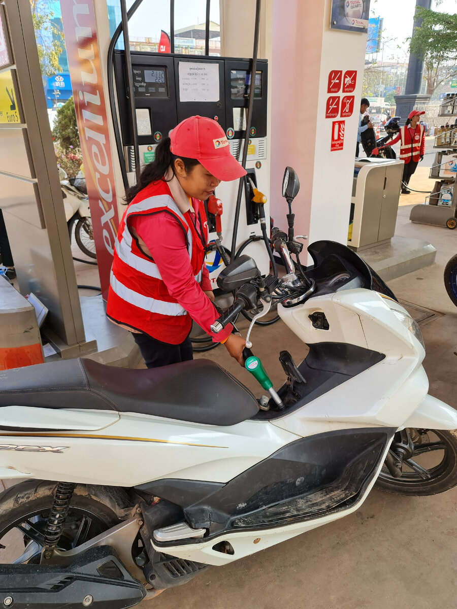 АЗС в Сиемреапе. Фото автора