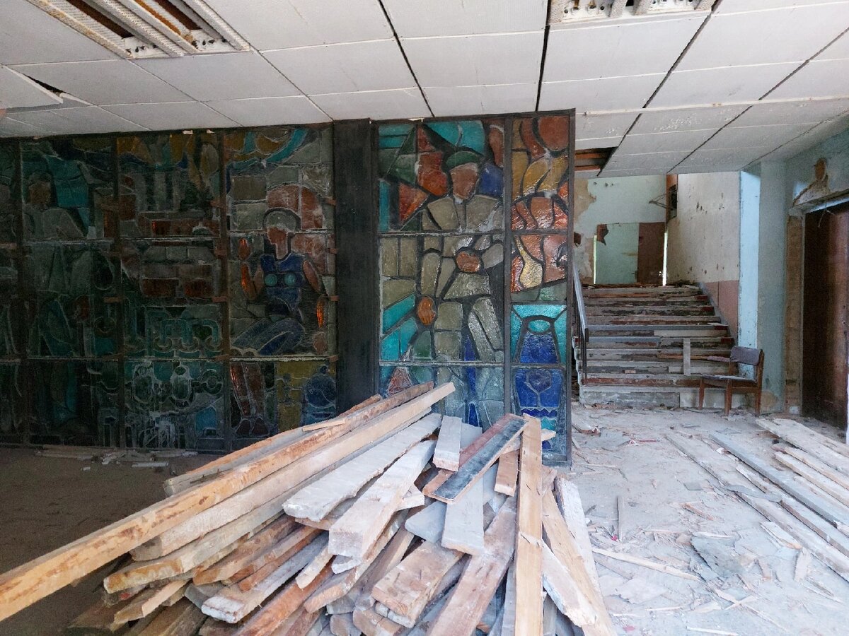 Мозаика в фойе административного корпуса