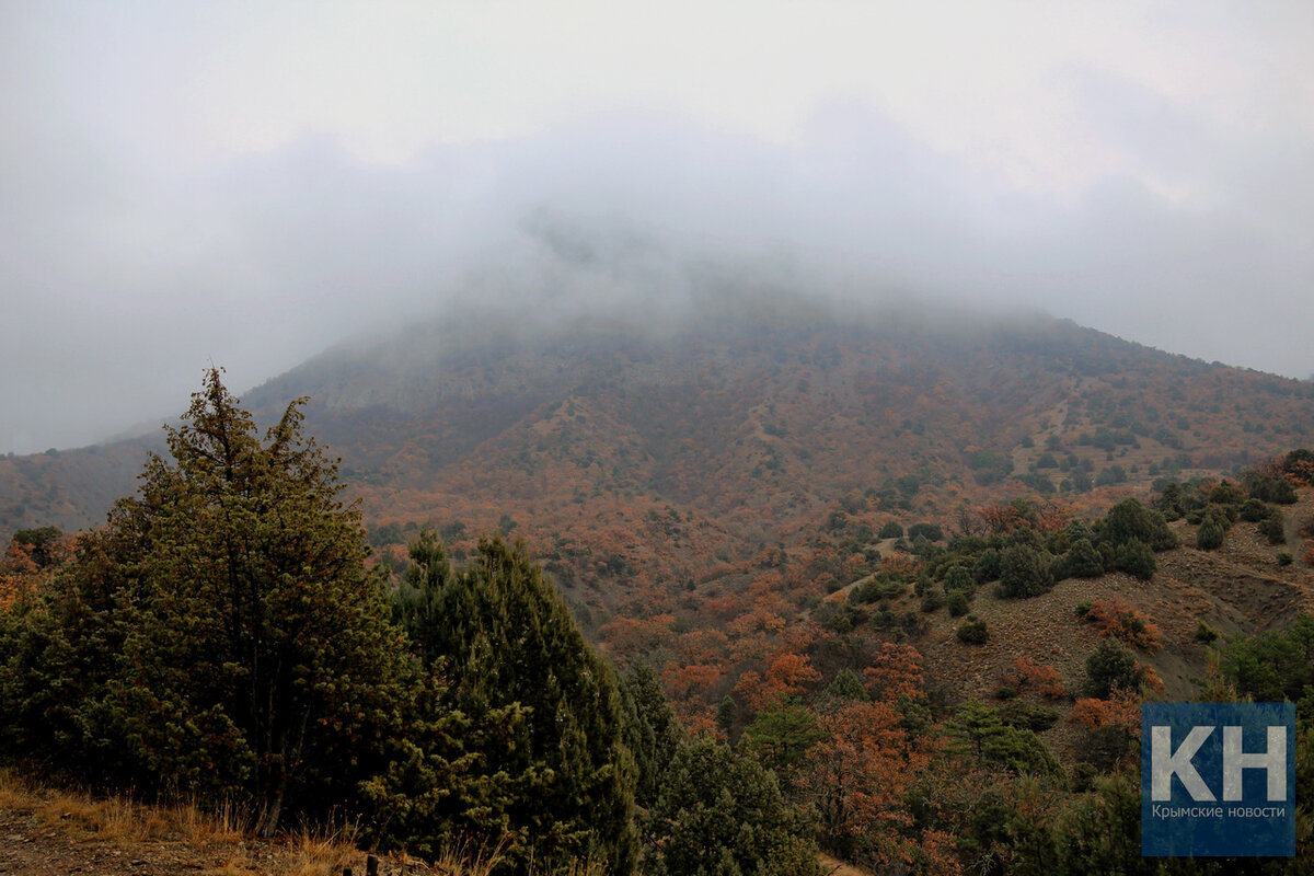 Вершина Манджил-Кая (Ай-Георгий) в тумане