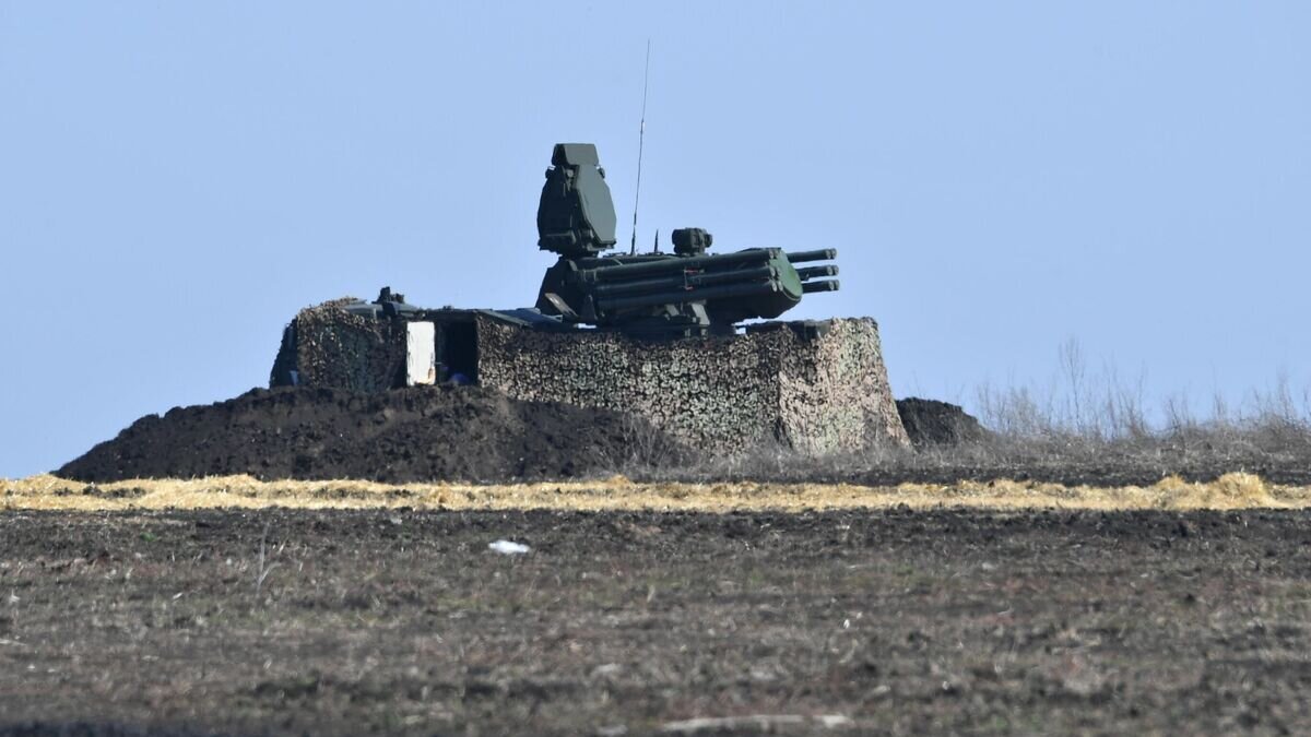    Зенитный ракетно-пушечный комплекс (ЗРПК) "Панцирь-С1" на полевом аэродроме ВКС России в зоне проведения специальной военной операции на Украине© РИА Новости