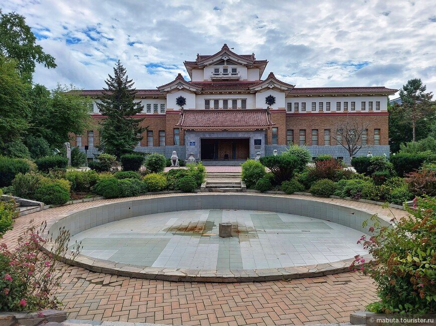 Краеведческий музей в Южно-Сахалинске — один из немногих архитектурных объектов времен Карафуто © Ольга Mabuta