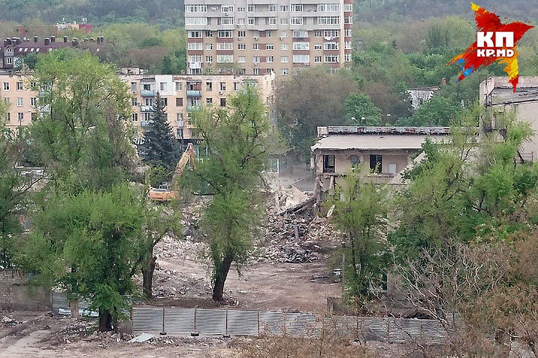 Жители возмущены тем, что муниципальные власти выдали разрешение на снос здания, которое представляет историческую ценность для столицы. Они считают, что это  настоящая катастрофа, потому что вместо того, чтобы развивать город, мы его уничтожаем.