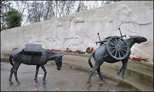 Мемориал , посвященный всем животным, когда-либо принимавшим участие в боевых действиях. 