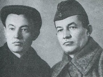 Федор и Николай Соловьевы (слева направо) перед отправкой на фронт. Октябрь 1941 года.