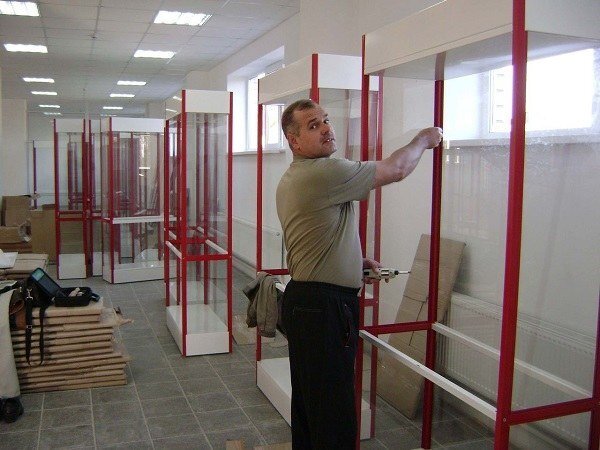 Монтаж витрин