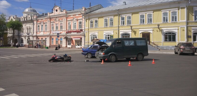  Фото: ГИБДД города ВологдыМолодого человека доставили в больницу.