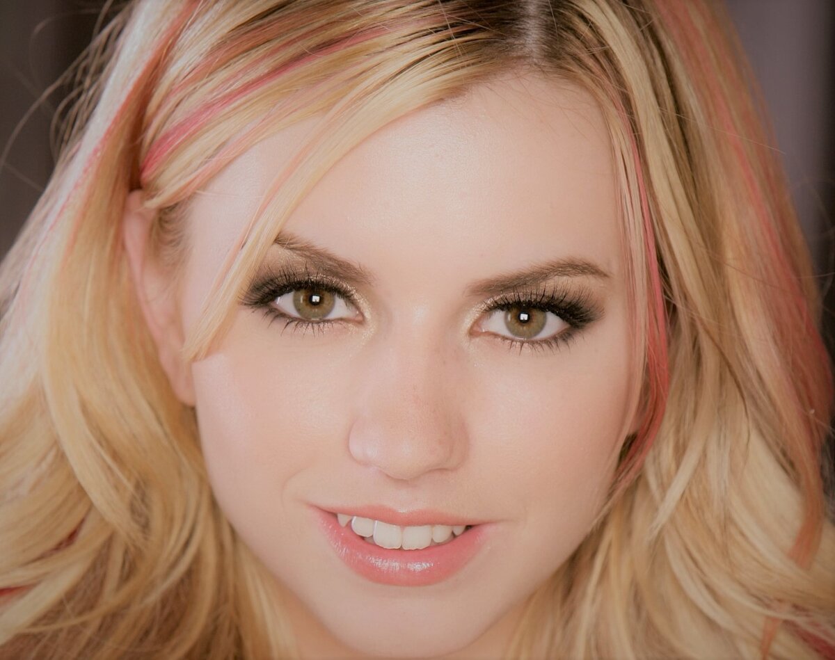 Lexi Belle