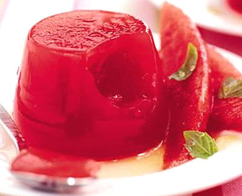 Настал сезон свежих ягод и фруктов и пора насладиться легкими и вкусными летними десертами. Сегодня я научу вас, как приготовить клубничное желе.