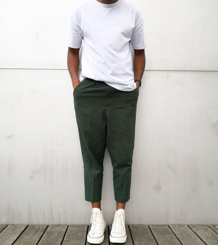 Базовая белая футболка, штаны asos, кеды Converse x CDG.