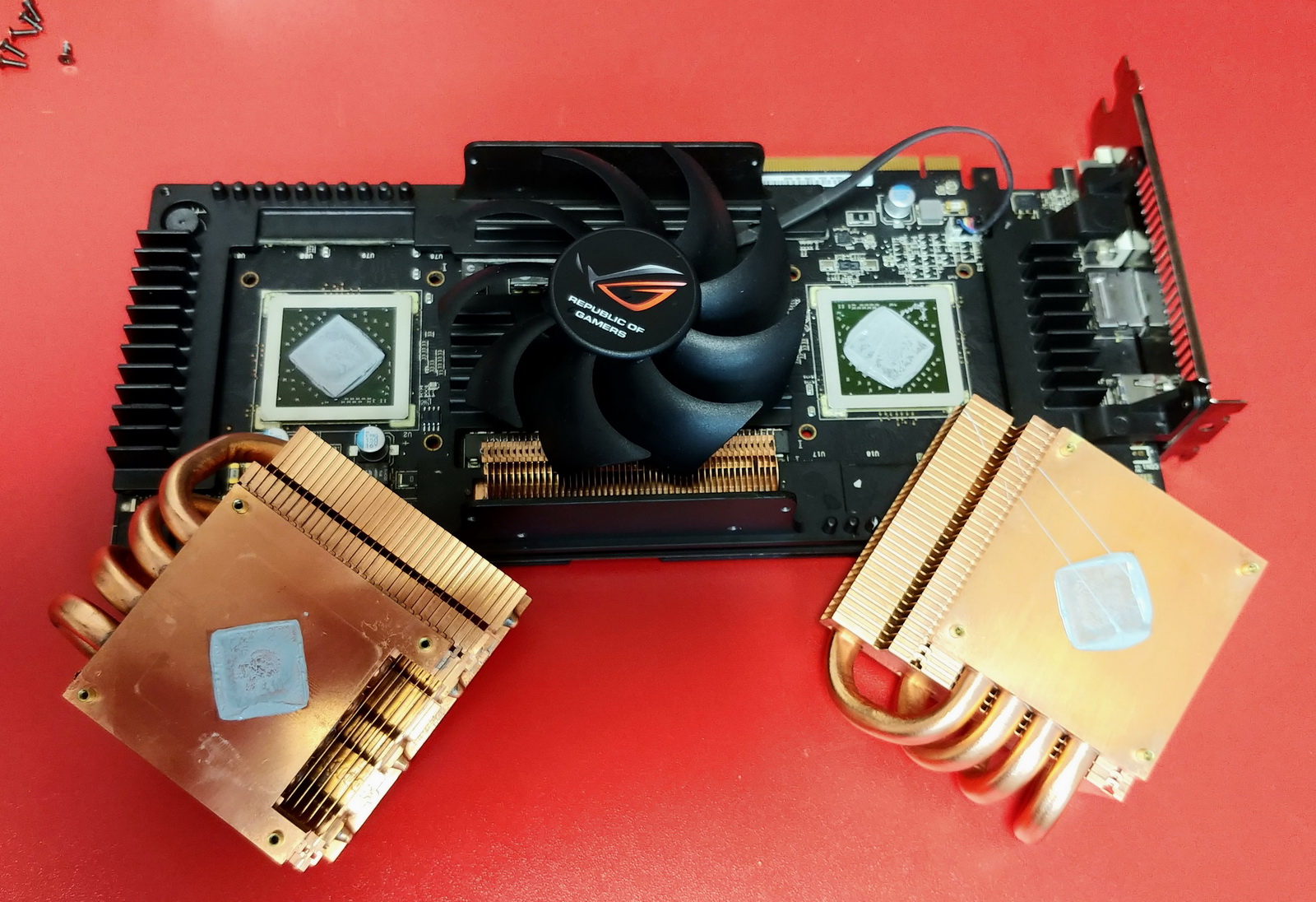 Видеокарта 3d. Охлаждение видеокарты ASUS ROG. ASUS 720 видеокарта. Старые видеокарты. Старинная видеокарта.