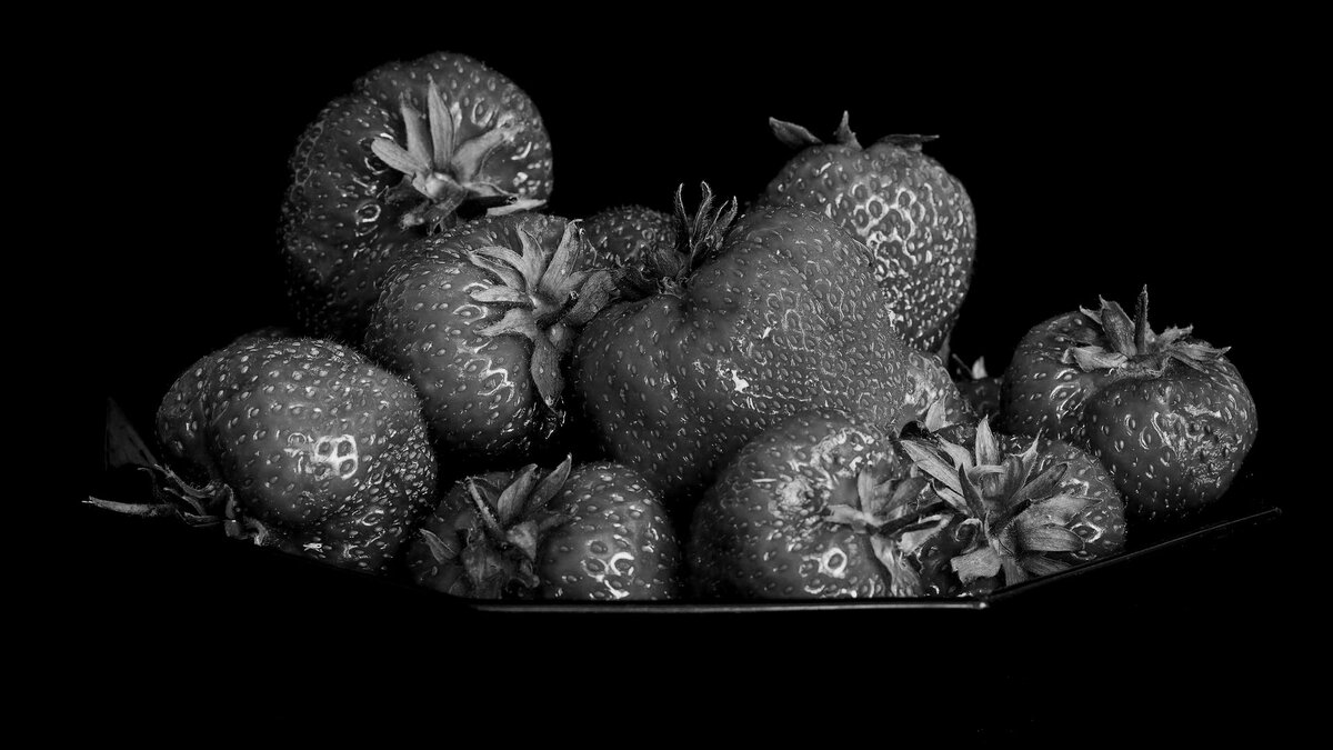 цветная картинка с уменьшенной насыщенностью.